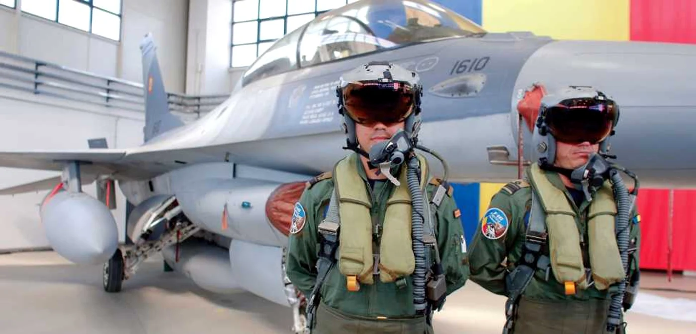 Vlad Creţu şi Cătălin Micloş,doi dintre primii piloţi pregătiţi să zboare şi să lupte pe avioanele F-16