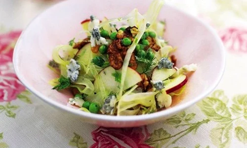 Salata de vara cu fenicul, nuci si branza jpeg