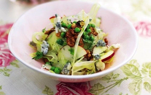 Salata de vara cu fenicul, nuci si branza jpeg