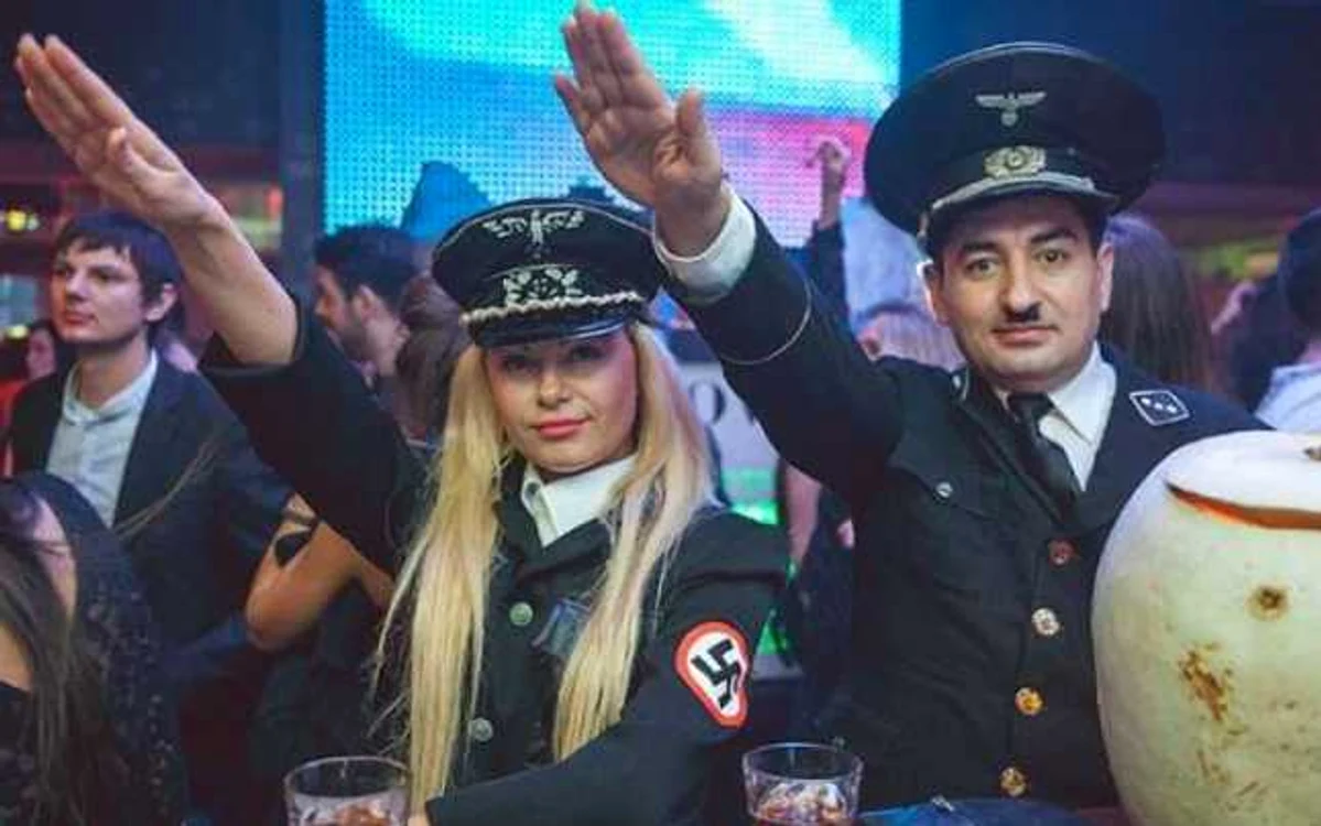 Tinerii nu s-au sfiit să îmbrace uniforma nazistă FOTO: grenada.md