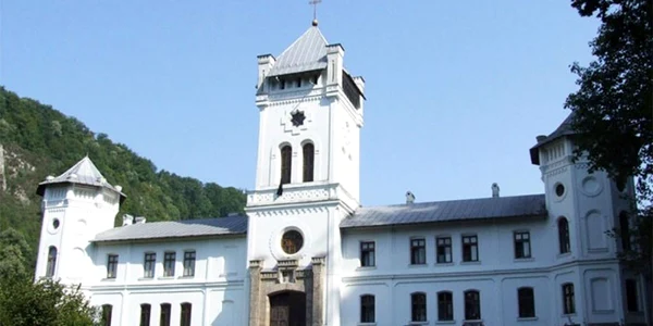 Tabăra se va desfășura la Mănăstirea Tismana