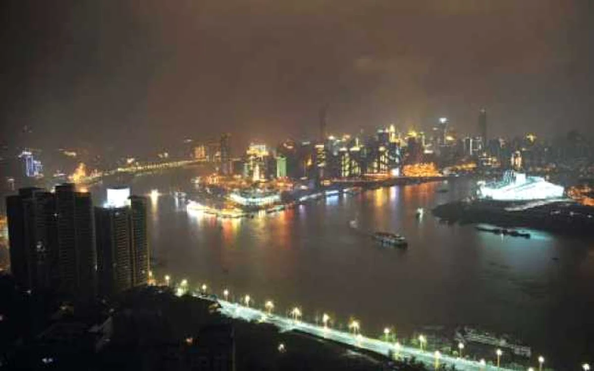 Viaţa de noapte din Chongqing, o desfătare pentru bogaţii Chinei   Foto: Reuters