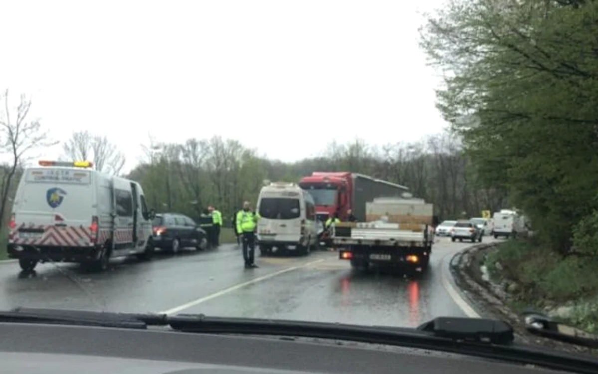 Patru elevi au fost răniţi FOTO: Info Trafic Piteşti
