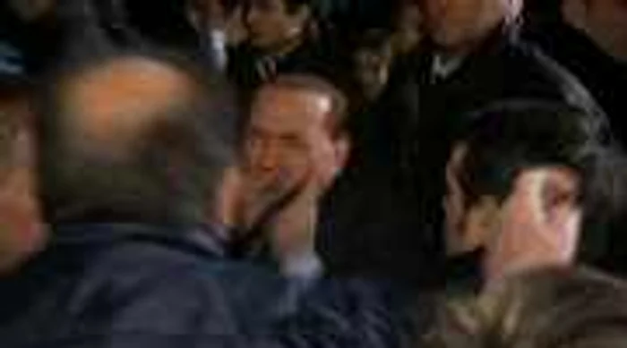 Berlusconi, agresat de un bărbat în vârstă de 42 de ani