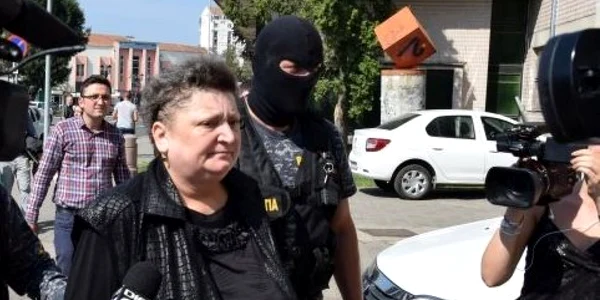 femeie cec zlatna