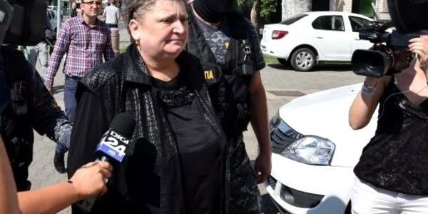 femeie cec zlatna