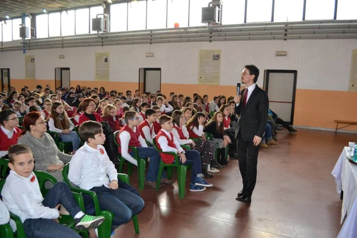 Judecatorul Cristi Danilet s-a intalnit cu elevii liceului "Don Orione" din Oradea-Foto-Claudia Bonchis