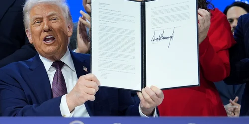 Trump a semnat Carta inaugurală pentru Consiliul Păcii FOTO Profimedia