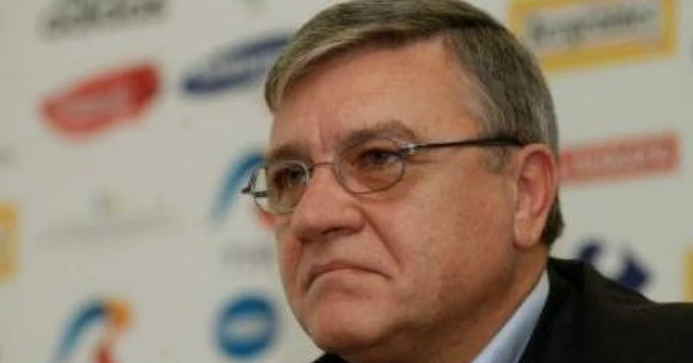 Sandu îl ironizează pe Iacov