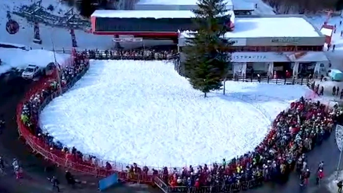 Coadă la telegondola din Poiana Brașov FOTO: Captură video