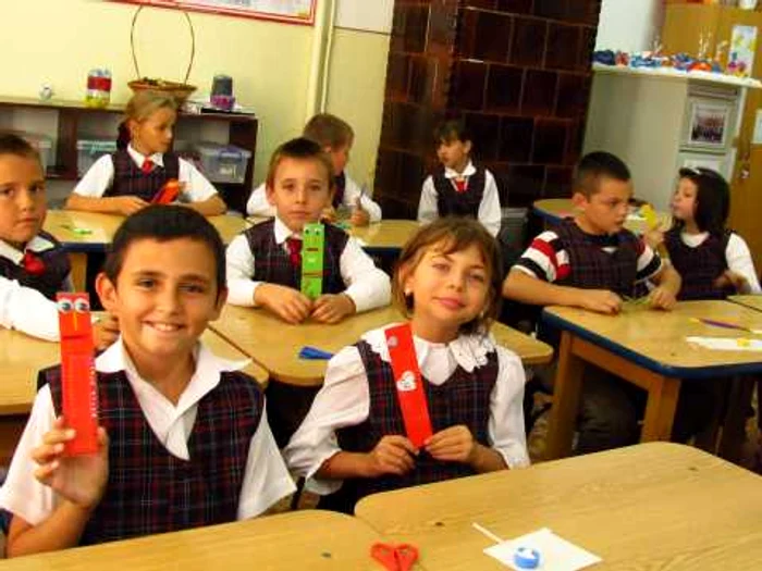 Activităţi la Şcoala „Silviu Cărpinişianu”