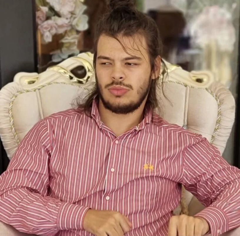 Carol Mărginean studentul ULBS cu dizabilități care a terminat Dreptul cu 10 Foto Direcția de Asistență Socială Deva