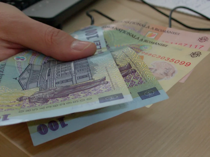 Bugetarii şi-au luat adio de la primele pentru un Crăciun îmbelşugat