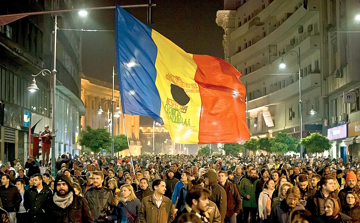 
    Românii au ieşit în  stradă zile la rând, după  tragedia din “Colectiv“  