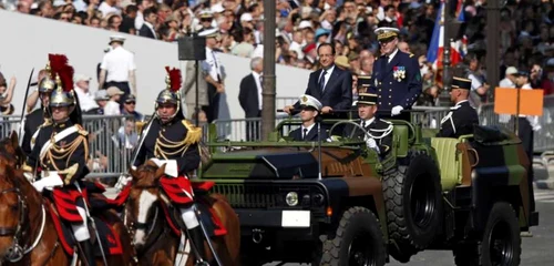 francois hollande la parada militara la paris de ziua franţei foto reuters