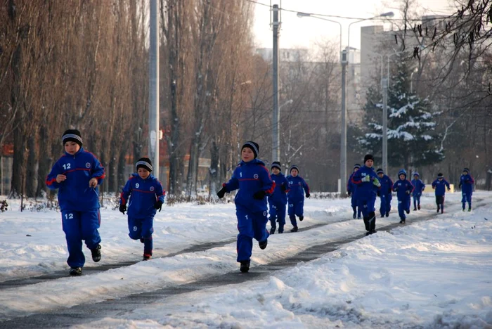 Copiii clubului de fotbal brăilean, în timpul antrenamentului