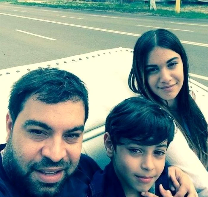 
    Lansarea clipului a avut loc în platoul lui Cătălin MăruțăFoto Captură Pro Tv  