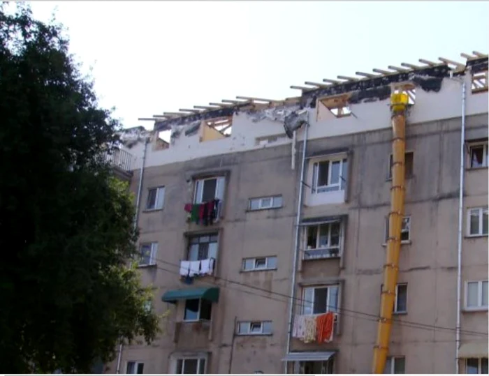 Mansarda unui bloc din Râmnicu Vâlcea mistuită de foc în 2008 Foto Adevărul