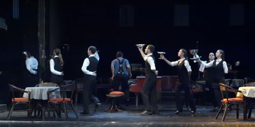 Arădenii sunt invitaţi şi la teatru
