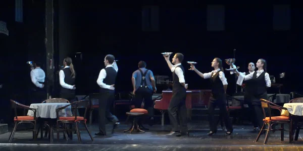 Arădenii sunt invitaţi şi la teatru