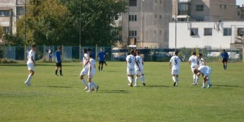 Tinerii severineni sunt îndemnaţi să vină la fotbal