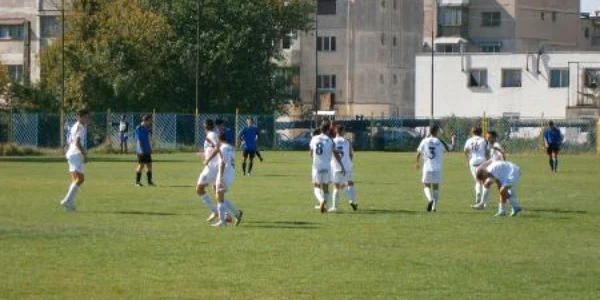 Tinerii severineni sunt îndemnaţi să vină la fotbal