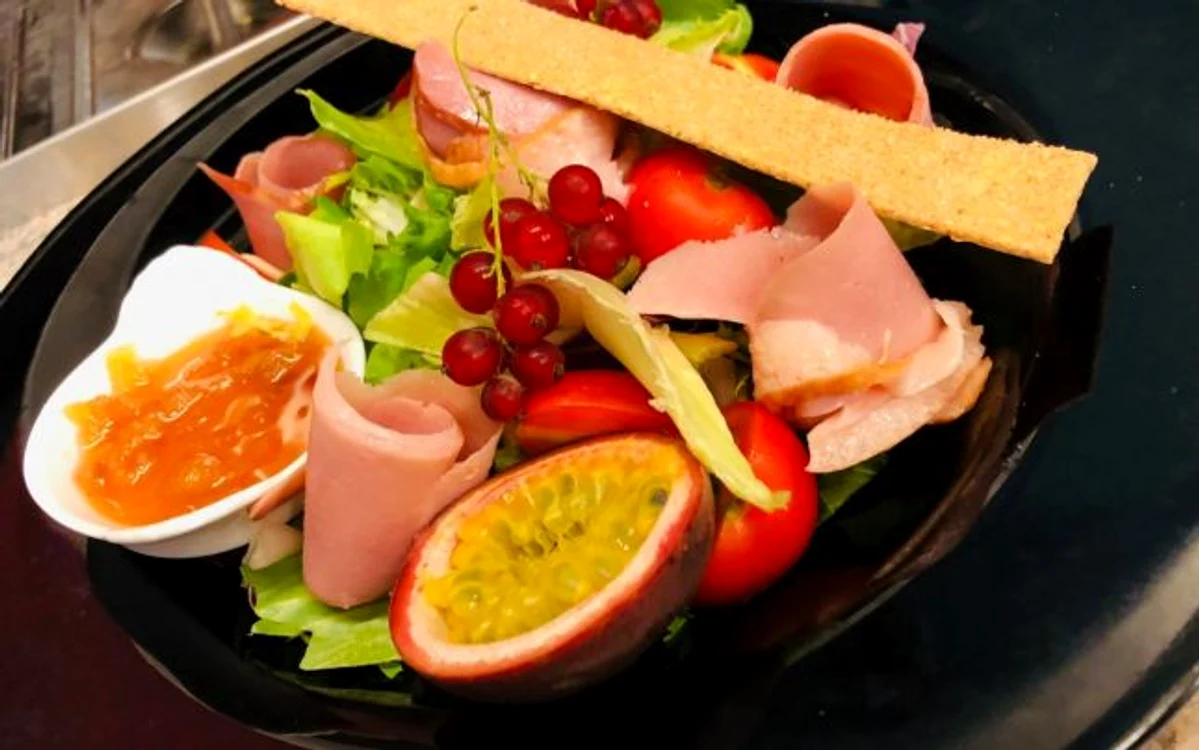Salată cu piept de raţă