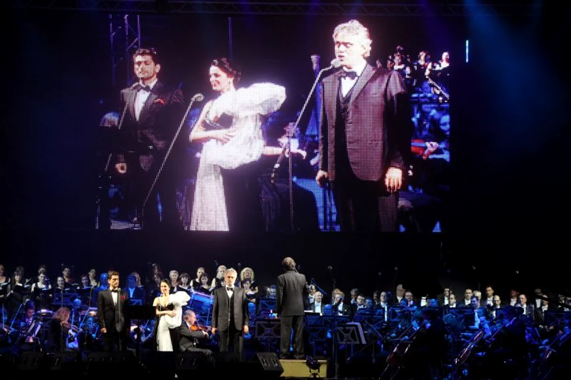 Andrea Bocelli i-a avut invitaţi în spectacol pe Angela Gheorghiu şi Cezar Ouatu. (Foto: Sever Gheorghe)