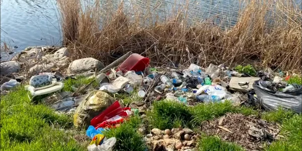 lacul fundeni  gunoaie sursa facebook