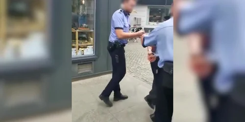 5af2b451df52022f75c26ec1 jpg