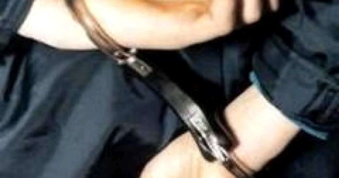Poliţiştii au făcut joi percheziţii la domiciliile a două persoane, suspectate de mai multe infracţiuni  FOTO Adevărul