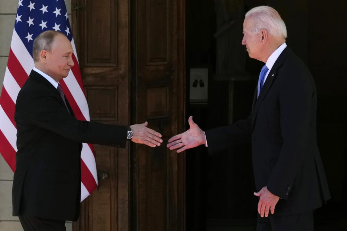 Preşedintele rus Vladimir Putin şi omologul său american, Joe Biden FOTO EPA-EFE