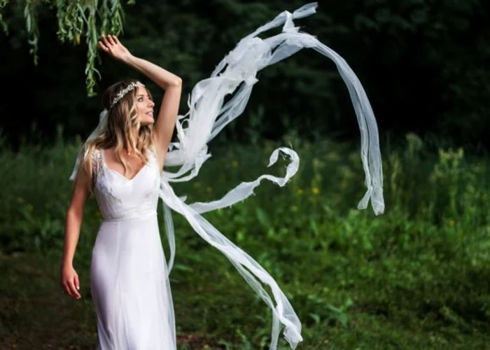 Blondina a arătat ca o adevărată zână la cea de-a doua petrecere de nuntăFoto: lauracosoi.ro