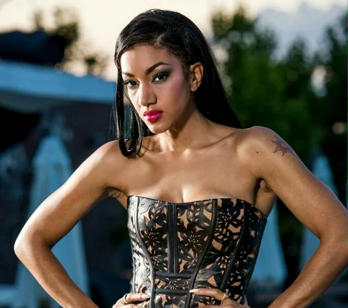 
    Nyanda s-a îndrăgostit de creaţiile românceiFoto: Arhiva personală  