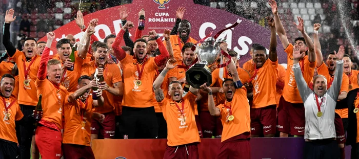 Dan Petrescu, dreapta, la prima Cupă cucerită în România FOTO / frf.ro - Răzvan Păsărică