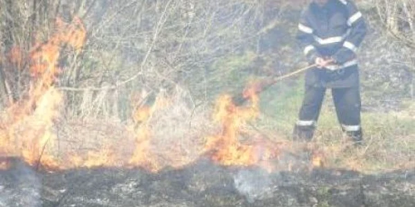 Incendiul a fost lichidat în scrut timp de pompieri. Foto: arhivă