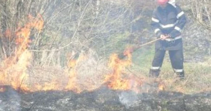 Incendiul a fost lichidat în scrut timp de pompieri. Foto: arhivă