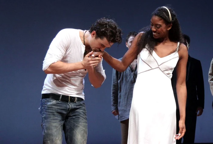 orlando bloom si condola 2 jpeg