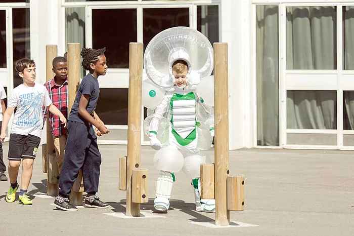 Îmbrâncelile colegilor nu mai sunt o problemă