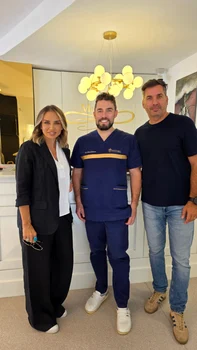 Adina Halas, alături de medicul Motora, care l-a operat cu succes pe soțul ei