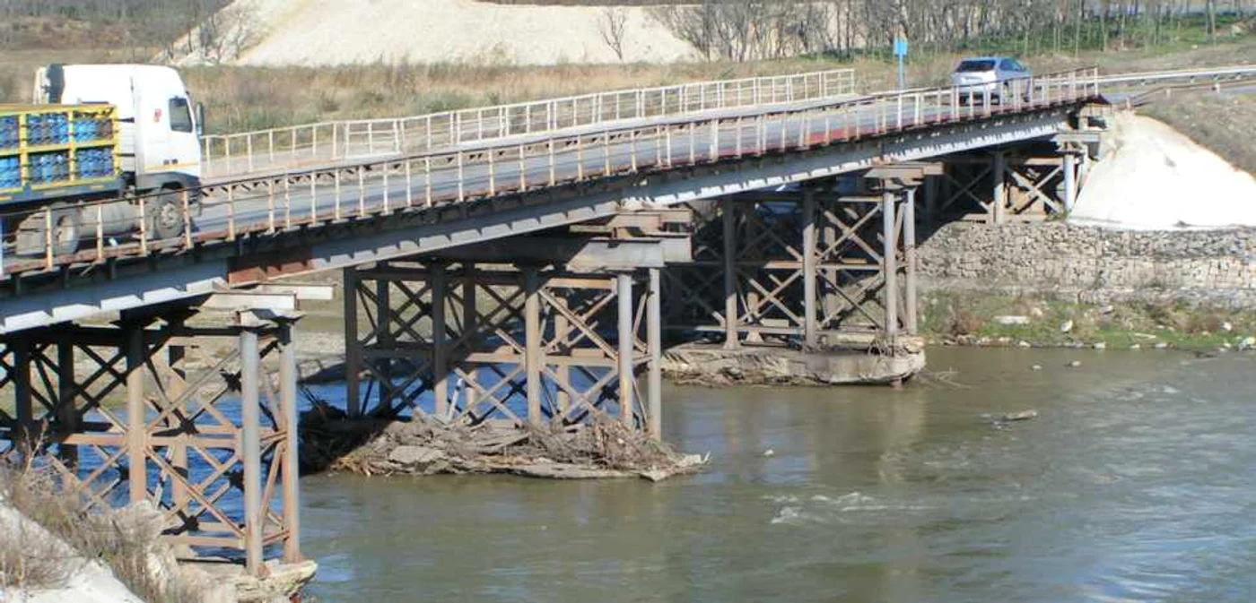 Podul provizoriu nu mai prezintă garanţie în exploatare