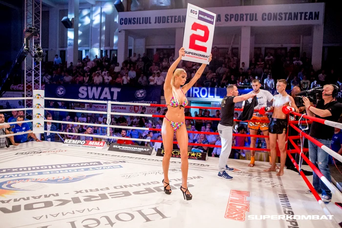 Luptătorii au avut și ei probleme de concentrare cu așa gazde lângă ei