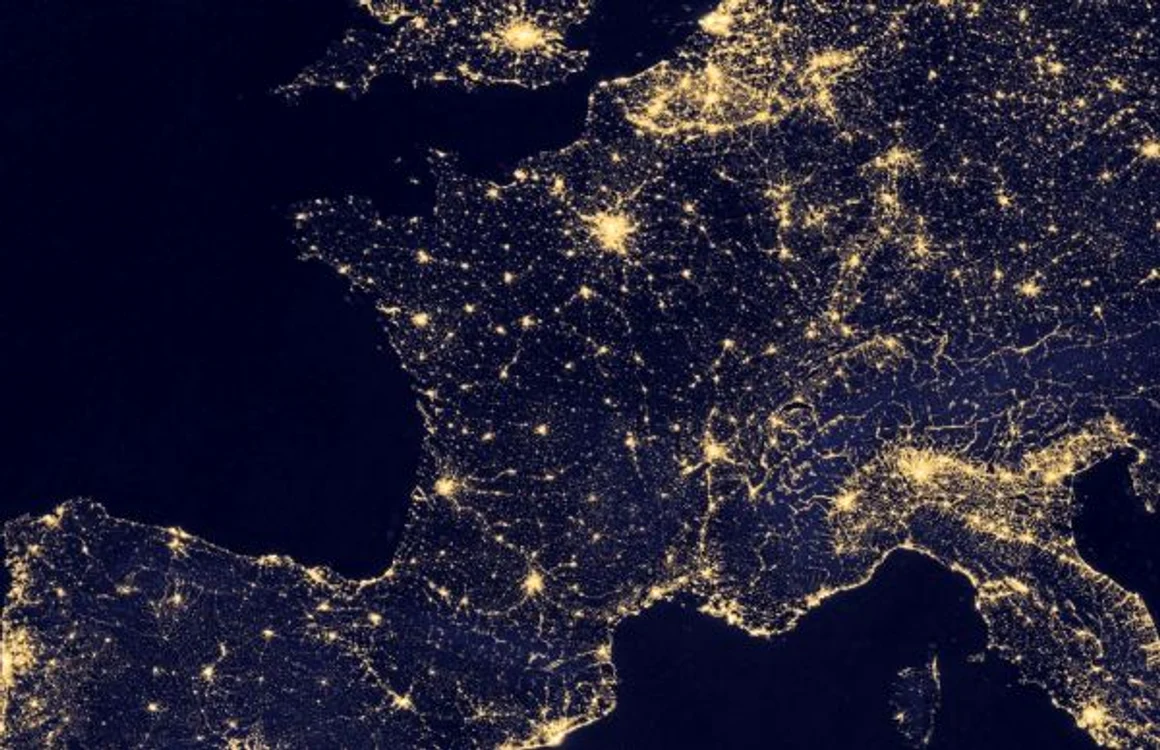 Imagine cu Europa din satelit, noaptea. Sursa svs.gsfc.nasa.gov