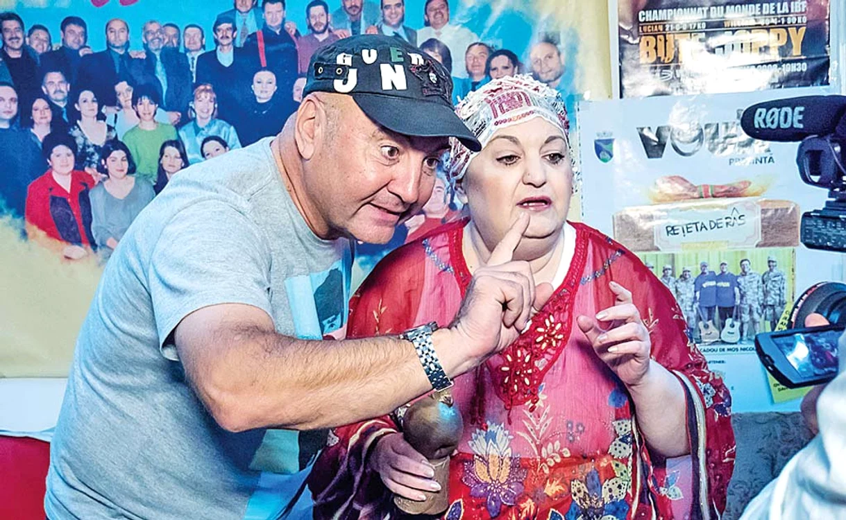 
    Marinela a suferit un infarct, în urmă cu șapte luni. Adrian Fetecău are mare grijă de ea  