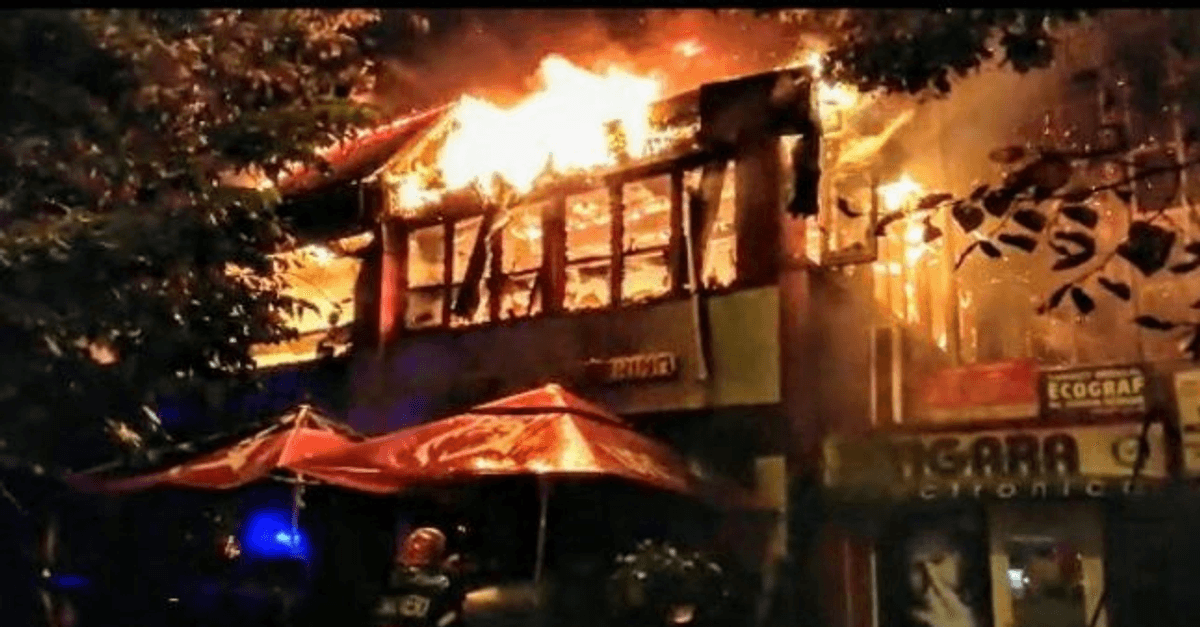 Destiny Telemacos Leia VIDEO Panică la Galaţi. Locatarii unui bloc au fost evacuaţi după ce un restaurant din apropiere a ars violent | adevarul.ro Destiny Telemacos Leia VIDEO Panică la Galaţi. Locatarii unui bloc au fost evacuaţi după ce un restaurant din apropiere a ars violent | adevarul.ro