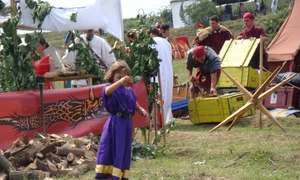 Mitte sau Iugula?   Festivalul Cetăţilor Dacice de la Cricău jpeg