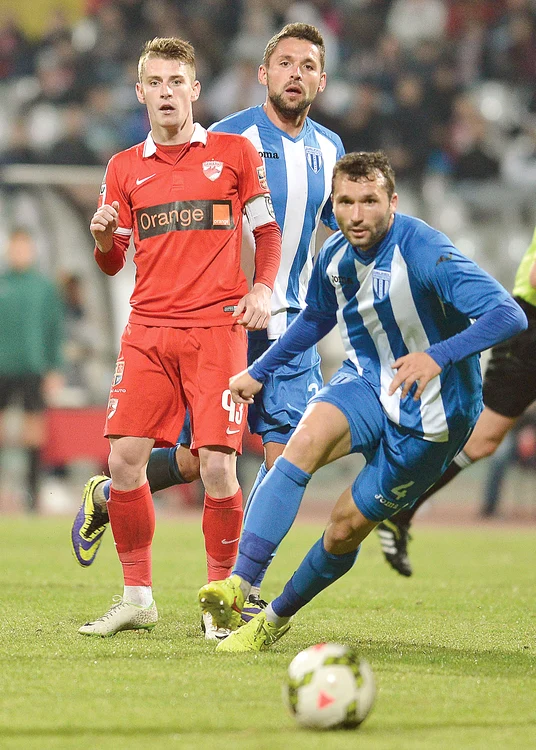 
    Căpitan în meciul din tur, Vali Lazăr va fi pe teren, dar a “pierdut” banderola  