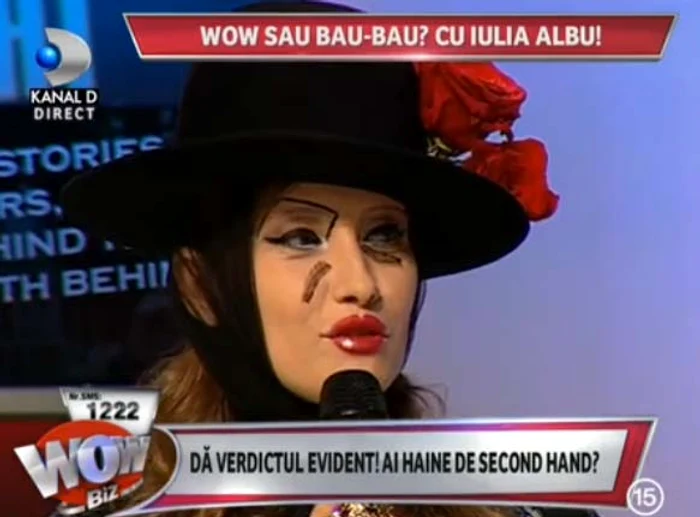 Iuliei Albu i-au picat genele false