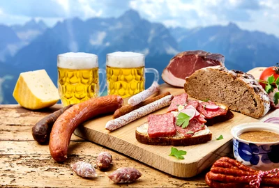Alcool si mezeluri, carne procesata FOTO Shutterstock