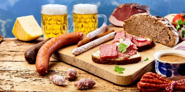 Alcool si mezeluri, carne procesata FOTO Shutterstock 